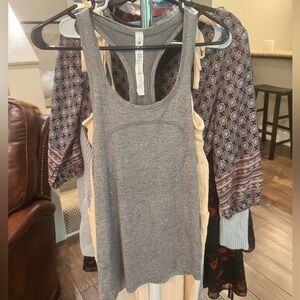 Lululemon Athletica Gray Sleeveless Fitted Tank Top